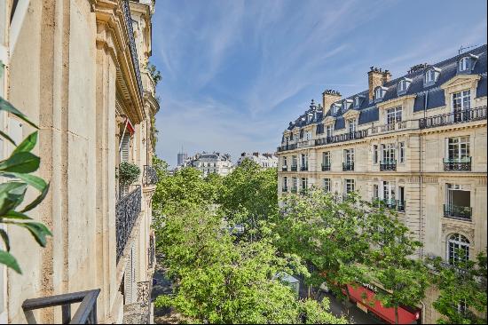 Paris 16th District - A beautifully renovated 4-bed apartment