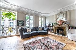 Paris 5th District - An elegant 3-bed apartment