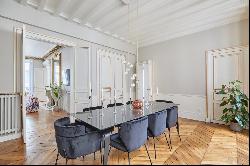 Paris 8th District - A sublime 4-bed apartment