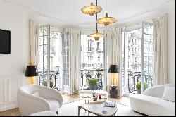 Paris 6th District – A 3-bed apartment in perfect condition