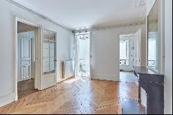 Paris 5th District – A bright 3/4 bed apartment