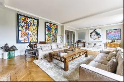 Paris 16th District - An elegant 4-bed apartment