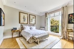 Paris 16th District – An elegant 4-bed apartment