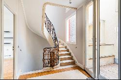 Neuilly-sur-Seine  -  A private mansion with a garden