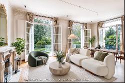 Neuilly-sur-Seine  -  A private mansion with a garden