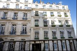 Paris 7th District - A 2/3 bed apartment with balconies