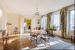 Paris 16th District - A spacious 4/5 bed apartment