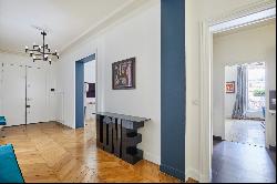 Paris 8th District – A bright 3-bed apartment