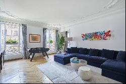 Paris 8th District – A bright 3-bed apartment