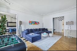 Paris 8th District – A bright 3-bed apartment