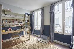 Paris 10th District –  A 2/3 bed apartment with a balcony