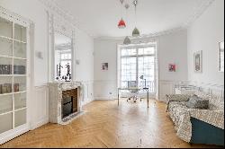 Paris 16th District – An elegant 4-bed apartment benefiting from an Eiffel Tower view