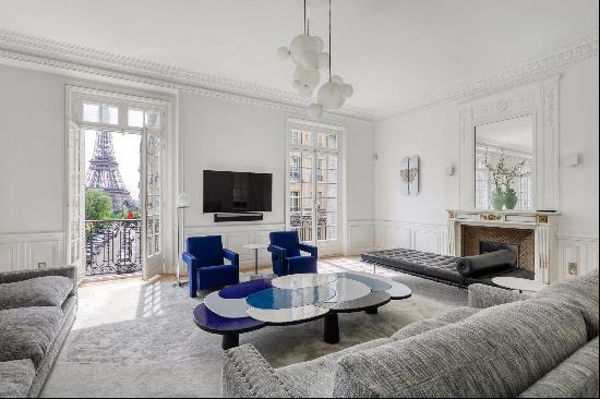 Paris 16th District - An elegant 4-bed apartment benefiting from an Eiffel Tower view