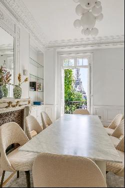 Paris 16th District – An elegant 4-bed apartment benefiting from an Eiffel Tower view