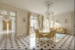 Paris 16th District – An exceptional 5-bed apartment