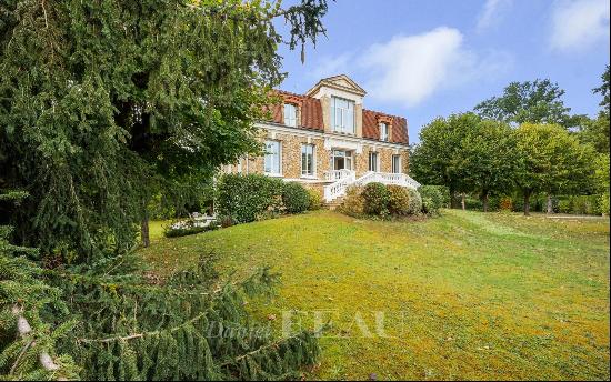 Le Vesinet - An ideal family home with an indoor swimming pool