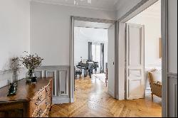 Paris 6th District -  Carrefour de la Croix Rouge -  2 bedrooms apartment