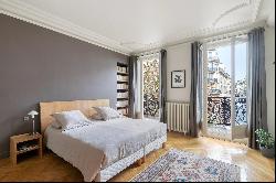 Paris 6th District -  Carrefour de la Croix Rouge -  2 bedrooms apartment