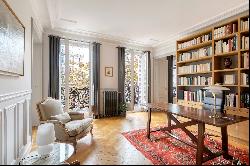 Paris 6th District -  Carrefour de la Croix Rouge -  2 bedrooms apartment