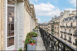 Paris 8th District - A 3-bed apartment with a balcony