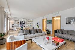 Paris 8th District – A 3-bed apartment with a balcony