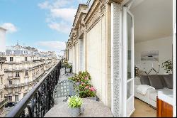 Paris 8th District – A 3-bed apartment with a balcony