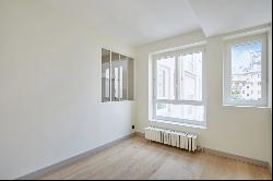 Sale - Apartment Paris 16th (Muette)