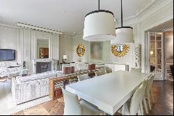 Paris 8th District – An exceptional 4-bed apartment with a leafy garden