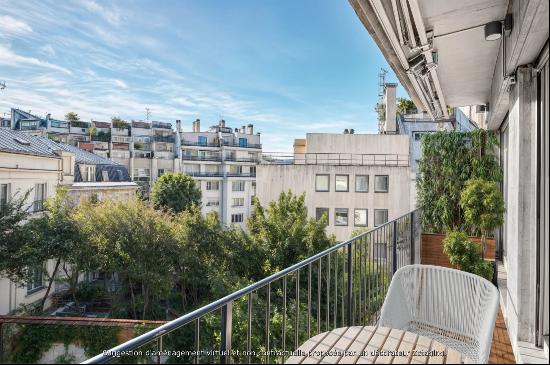 Paris 16th District - A renovated 2-bed apartment with a balcony