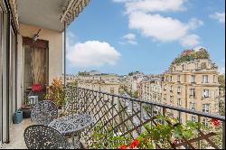 Paris 16th District – A 3/4 bed apartment with a balcony