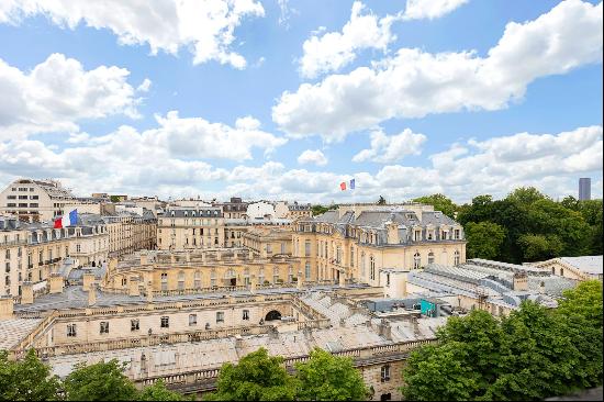 Paris 8th District - A top-floor apartment commanding a spectacular view