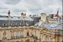 Paris 8th District – A top-floor apartment commanding a spectacular view