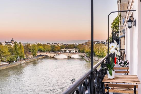 Paris 4th District -  A superb pied a terre commanding exceptional views