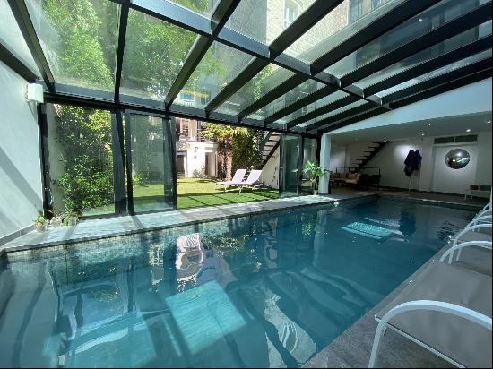 Paris 16th District - An exceptional property with a swimming pool