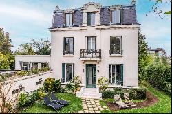 Suresnes – A superb period property with a garden