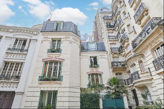 Paris 16th District - A superb family home