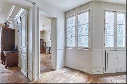 Paris 16th District –  A 5-bed apartment oozing with period charm