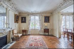 Paris 16th District –  A 5-bed apartment oozing with period charm