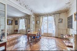 Paris 16th District –  A 5-bed apartment oozing with period charm