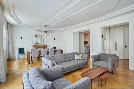 Paris 7th District - An elegant 3-bed apartment