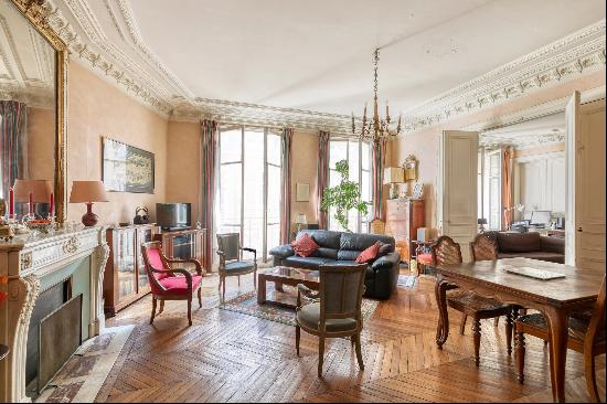 Paris 6th District - A bright 3-bed apartment