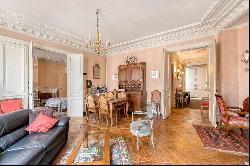 Paris 6th District – A bright 3-bed apartment