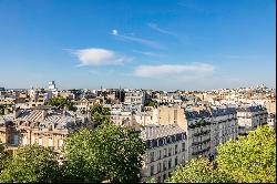 Paris 8th District – A 2-bed apartment with a balcony