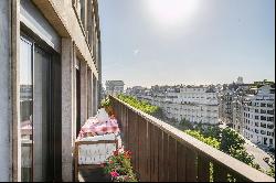 Paris 8th District – A 2-bed apartment with a balcony