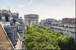 Paris 8th District – A 2-bed apartment with a balcony