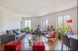 Paris 17th District – A bright 3-bed apartment