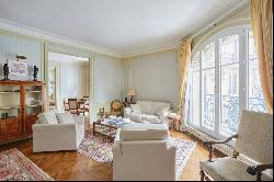 Paris 16th District – An elegant corner apartment