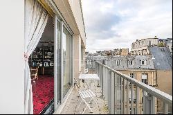 Paris 8th District –  An apartment with a balcony