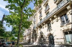 Paris 7th District - An elegant 3/4 bed apartment