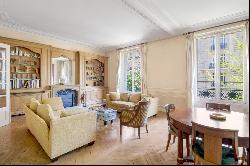 Paris 7th District - An elegant 3/4 bed apartment